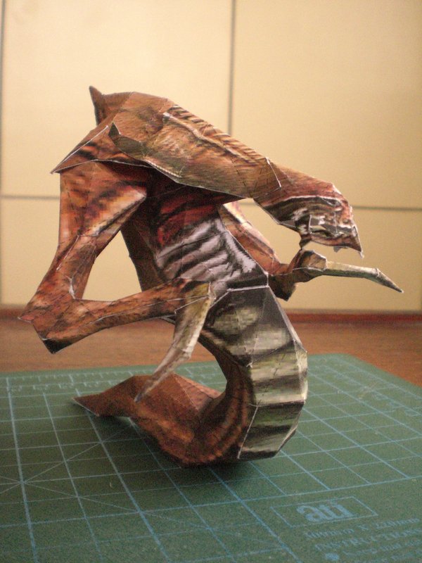 art746-Hydralisk_papercraft.jpg